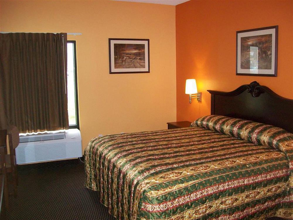 Executive Inn & Suites Breaux Bridge, La Room photo